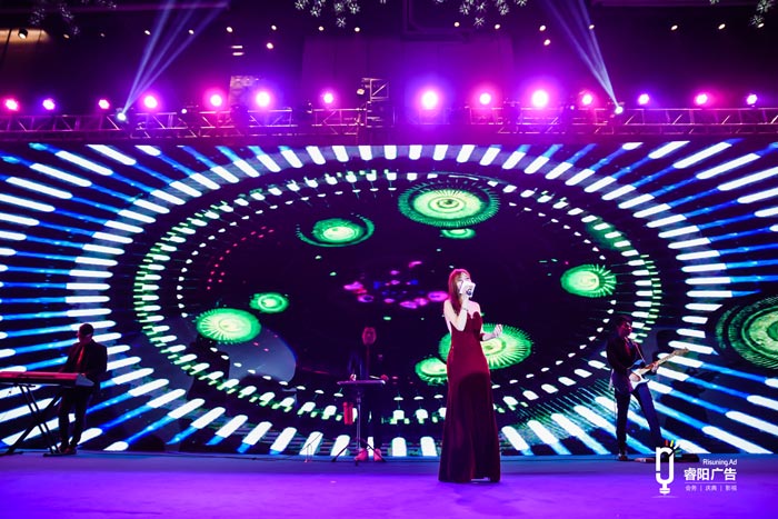 什么樣的合唱歌曲適合在年會(huì)活動(dòng)上表演？